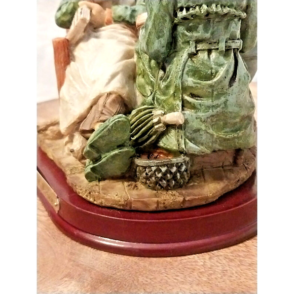 Vintage Marlo Collection~2 Gentlemen Reading Stove with Sleeping Dog - Picture 7 of 9